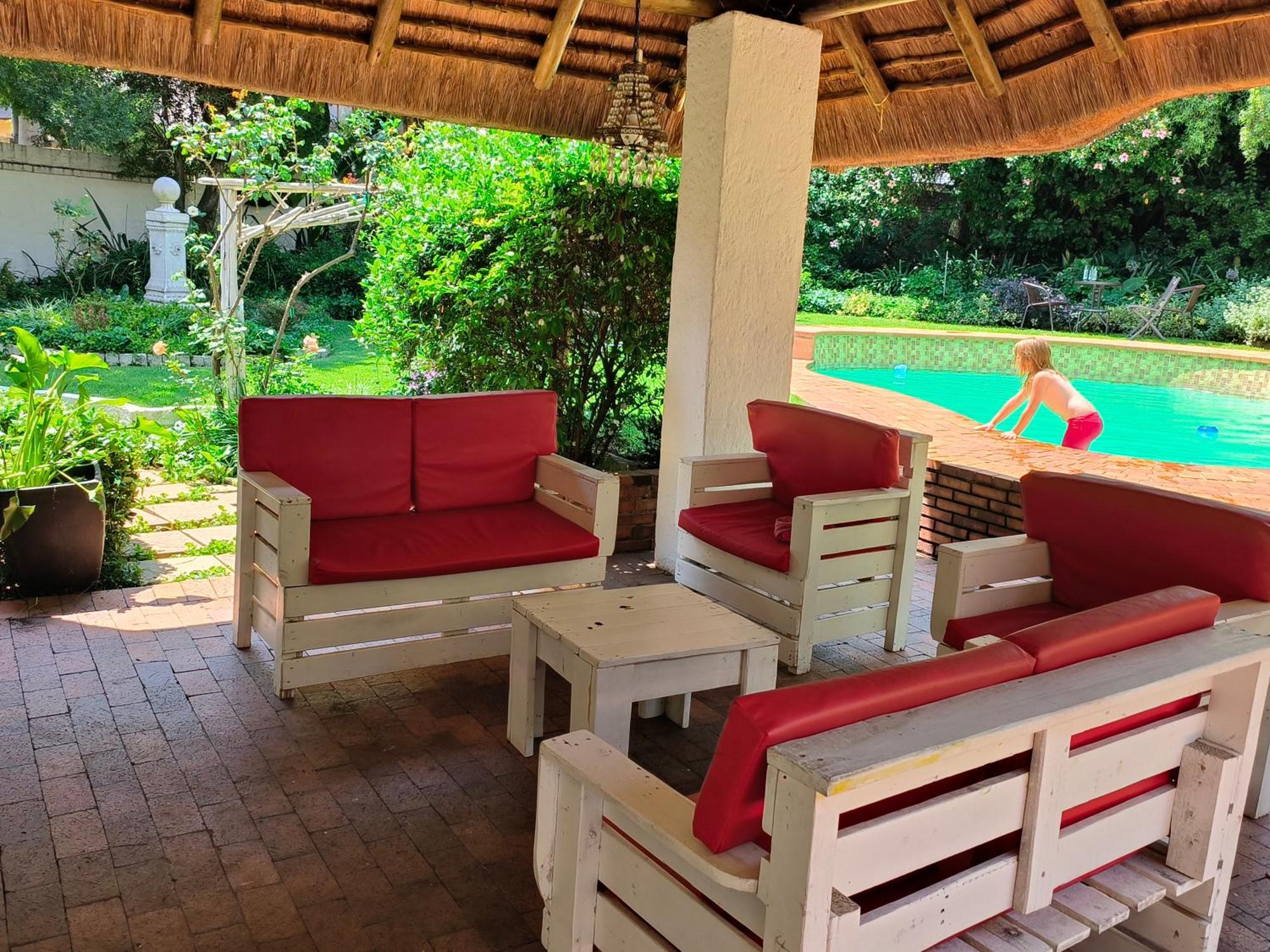 Libra Lodge Сэндтон Экстерьер фото